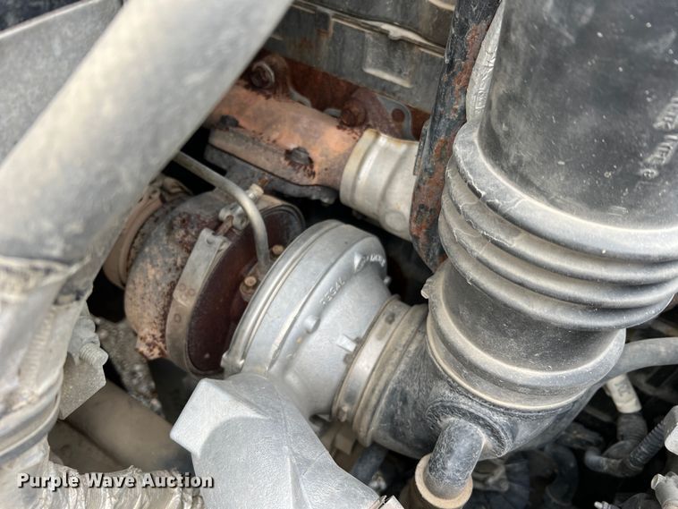 image for item JU9653 2008 International 7400  digger derrick truck