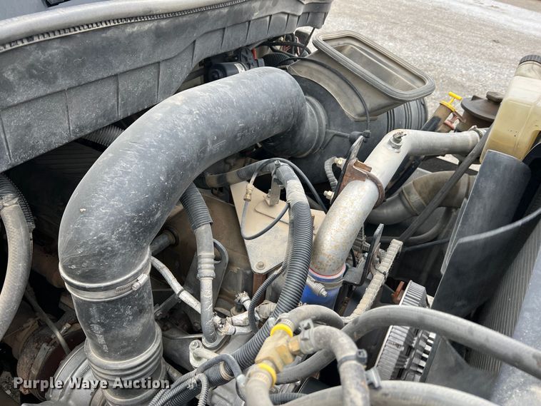 image for item JU9653 2008 International 7400  digger derrick truck