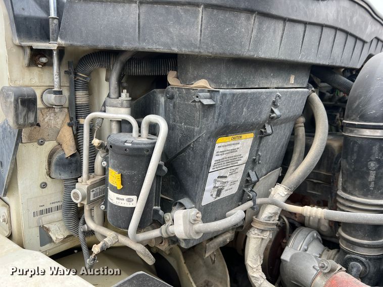 image for item JU9653 2008 International 7400  digger derrick truck