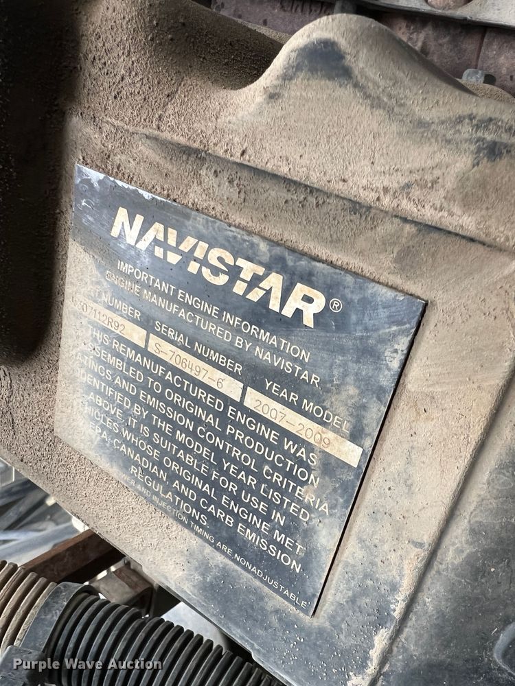 image for item JU9653 2008 International 7400  digger derrick truck