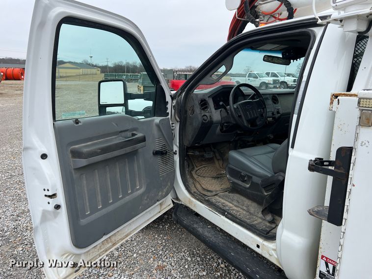 image for item JU9654 2011 Ford F550 Super Duty  bucket truck