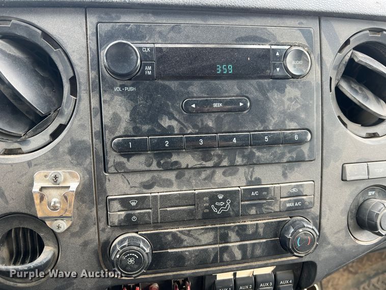 image for item JU9654 2011 Ford F550 Super Duty  bucket truck