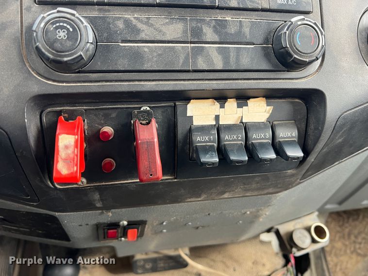 image for item JU9654 2011 Ford F550 Super Duty  bucket truck