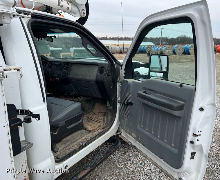 image for item JU9654 2011 Ford F550 Super Duty  bucket truck