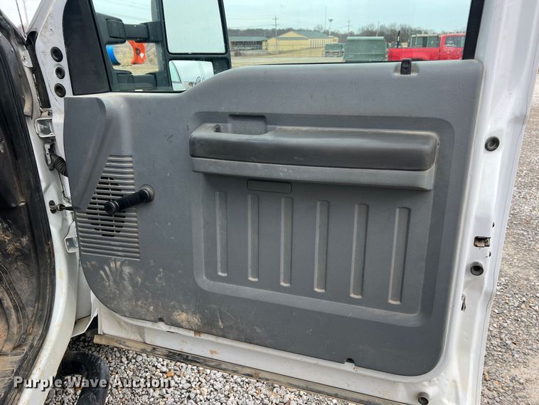 image for item JU9654 2011 Ford F550 Super Duty  bucket truck