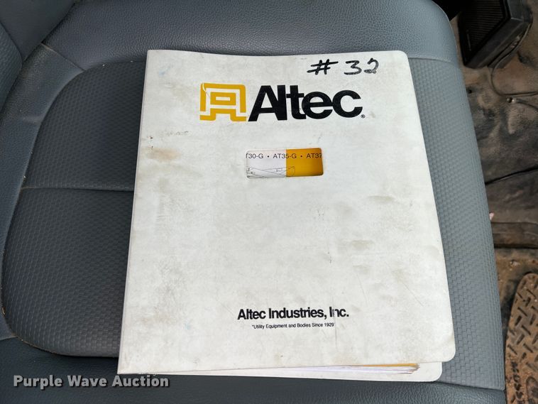 image for item JU9654 2011 Ford F550 Super Duty  bucket truck