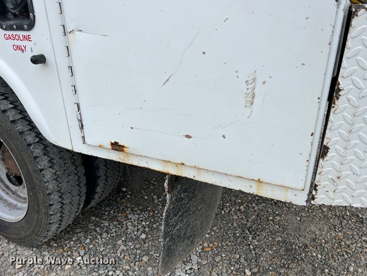 image for item JU9654 2011 Ford F550 Super Duty  bucket truck