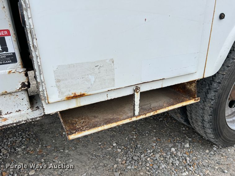 image for item JU9654 2011 Ford F550 Super Duty  bucket truck