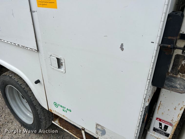 image for item JU9654 2011 Ford F550 Super Duty  bucket truck