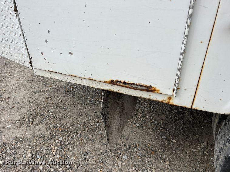 image for item JU9654 2011 Ford F550 Super Duty  bucket truck