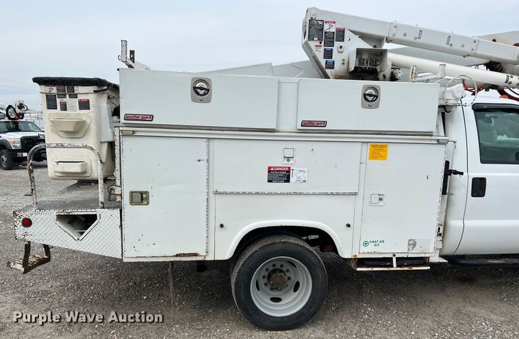 image for item JU9654 2011 Ford F550 Super Duty  bucket truck