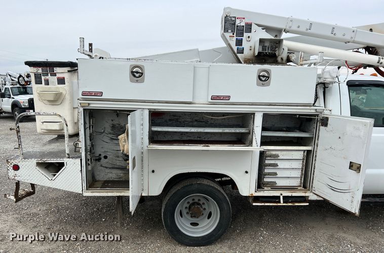 image for item JU9654 2011 Ford F550 Super Duty  bucket truck