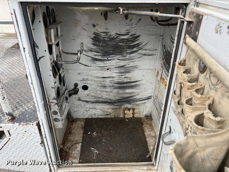 image for item JU9654 2011 Ford F550 Super Duty  bucket truck