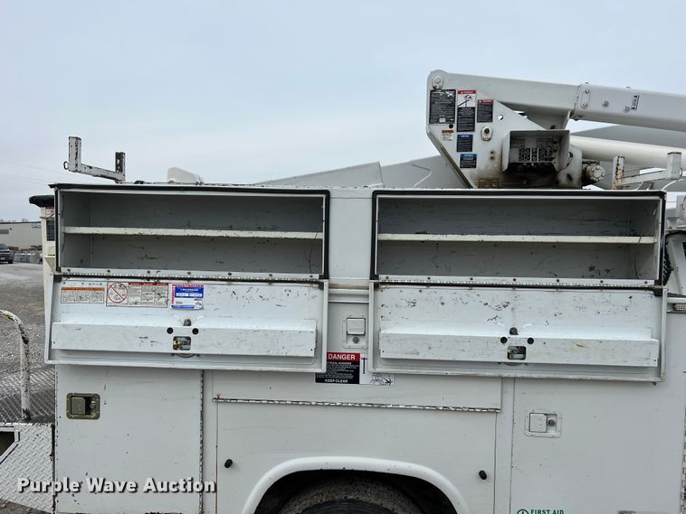 image for item JU9654 2011 Ford F550 Super Duty  bucket truck