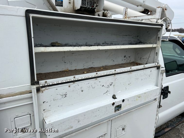 image for item JU9654 2011 Ford F550 Super Duty  bucket truck