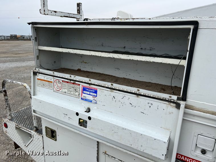 image for item JU9654 2011 Ford F550 Super Duty  bucket truck