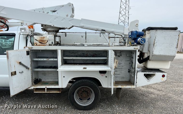 image for item JU9654 2011 Ford F550 Super Duty  bucket truck
