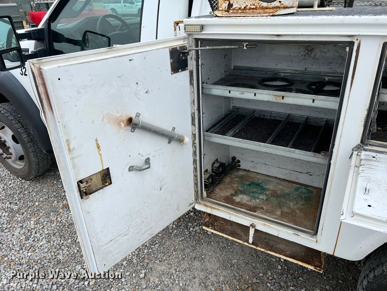 image for item JU9654 2011 Ford F550 Super Duty  bucket truck