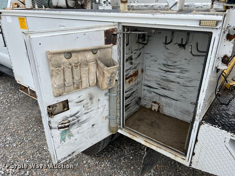 image for item JU9654 2011 Ford F550 Super Duty  bucket truck