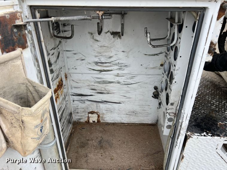 image for item JU9654 2011 Ford F550 Super Duty  bucket truck