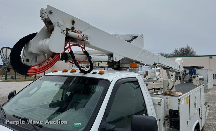image for item JU9654 2011 Ford F550 Super Duty  bucket truck