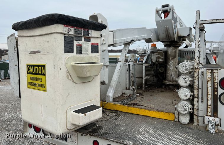 image for item JU9654 2011 Ford F550 Super Duty  bucket truck