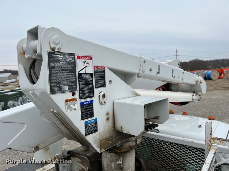 image for item JU9654 2011 Ford F550 Super Duty  bucket truck