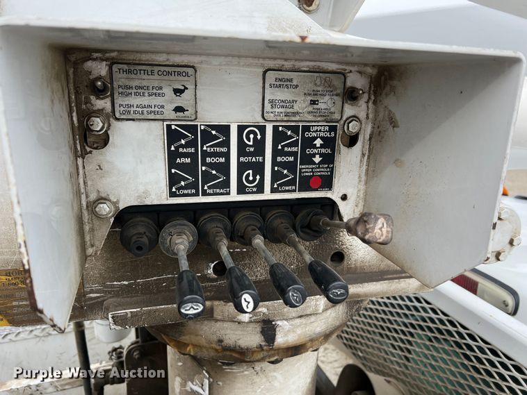 image for item JU9654 2011 Ford F550 Super Duty  bucket truck