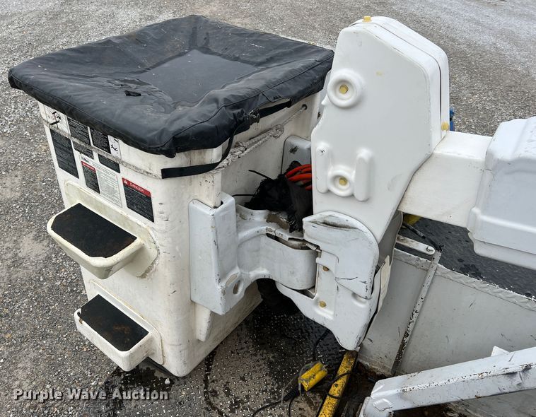 image for item JU9654 2011 Ford F550 Super Duty  bucket truck