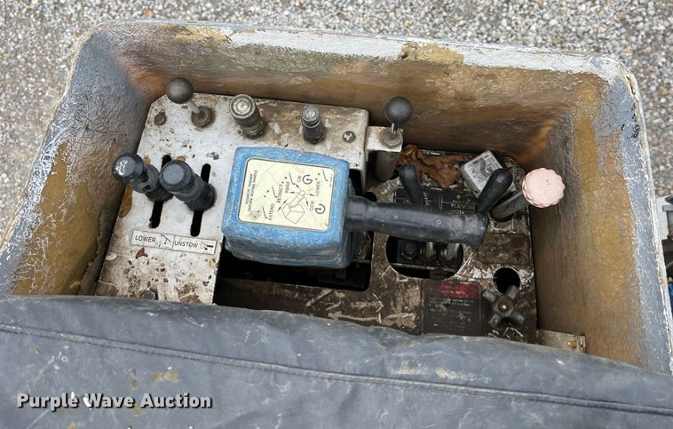 image for item JU9654 2011 Ford F550 Super Duty  bucket truck