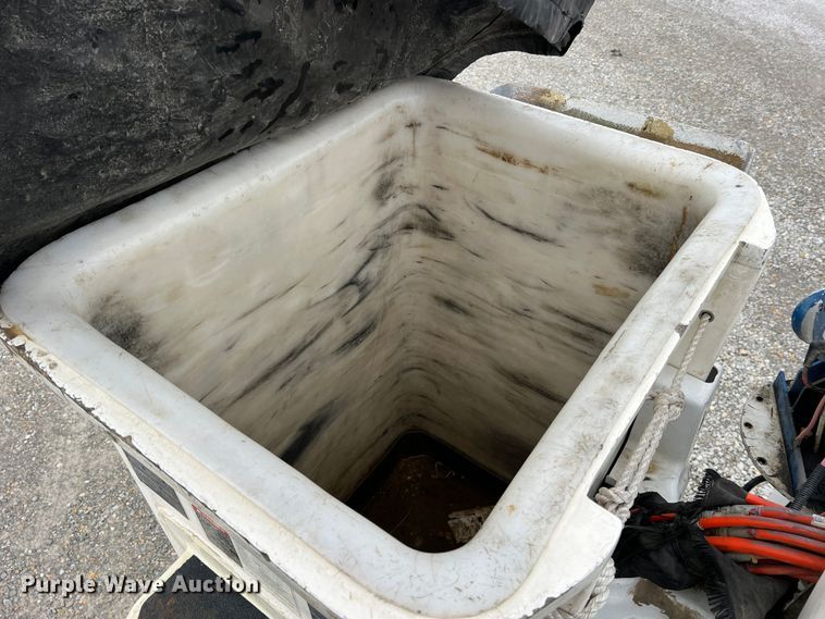 image for item JU9654 2011 Ford F550 Super Duty  bucket truck