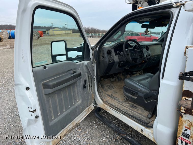 image for item JU9655 2011 Ford F550 Super Duty  bucket truck