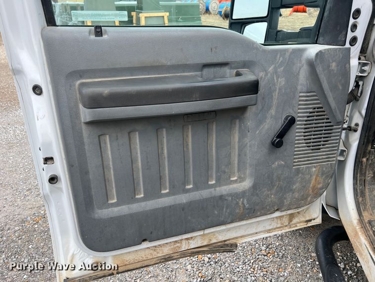 image for item JU9655 2011 Ford F550 Super Duty  bucket truck