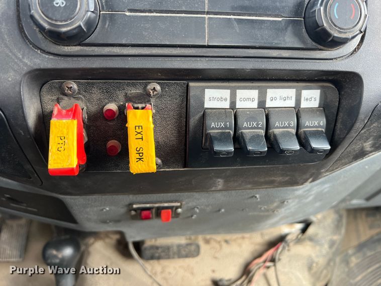 image for item JU9655 2011 Ford F550 Super Duty  bucket truck