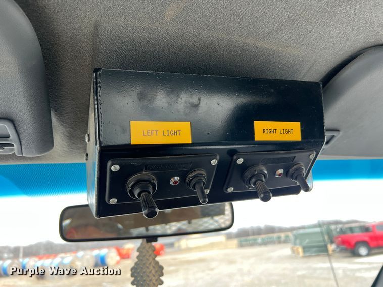 image for item JU9655 2011 Ford F550 Super Duty  bucket truck