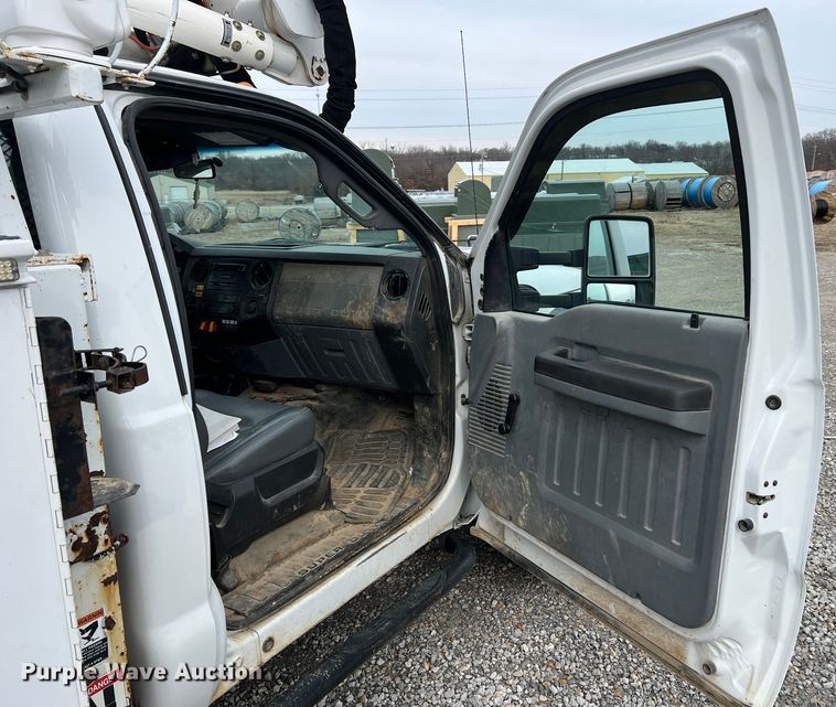 image for item JU9655 2011 Ford F550 Super Duty  bucket truck