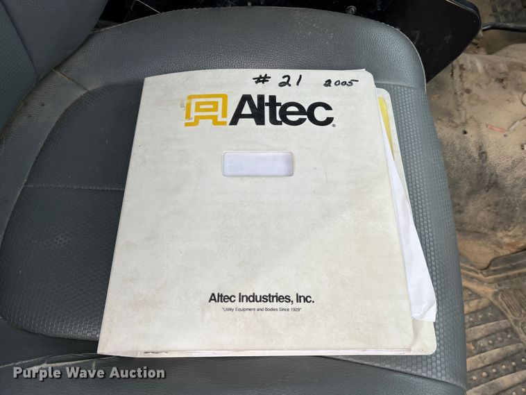 image for item JU9655 2011 Ford F550 Super Duty  bucket truck