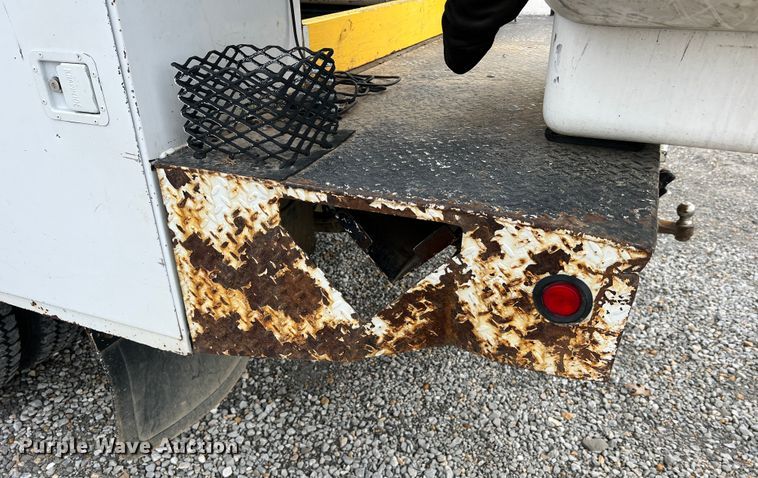 image for item JU9655 2011 Ford F550 Super Duty  bucket truck