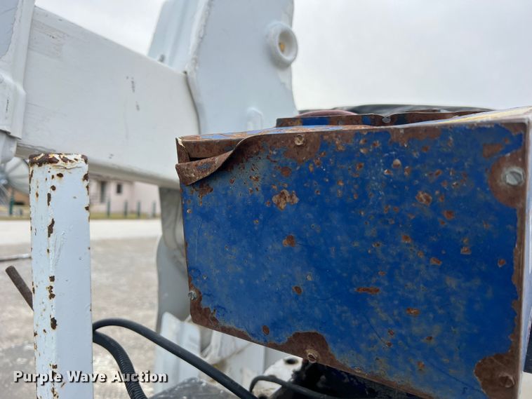 image for item JU9655 2011 Ford F550 Super Duty  bucket truck