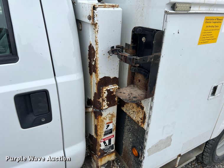 image for item JU9655 2011 Ford F550 Super Duty  bucket truck