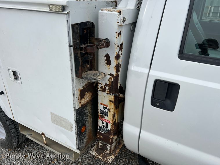 image for item JU9655 2011 Ford F550 Super Duty  bucket truck