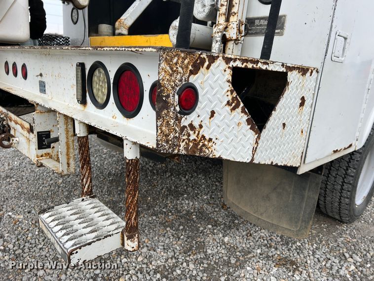 image for item JU9655 2011 Ford F550 Super Duty  bucket truck