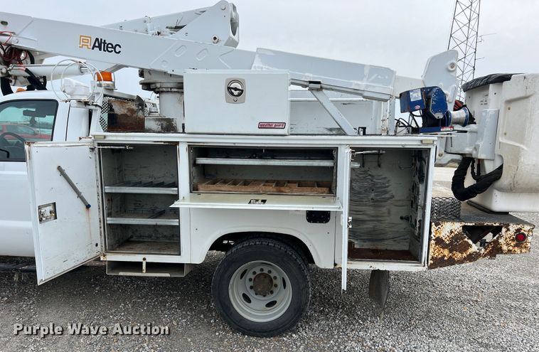 image for item JU9655 2011 Ford F550 Super Duty  bucket truck