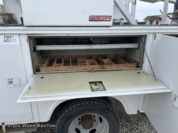 image for item JU9655 2011 Ford F550 Super Duty  bucket truck