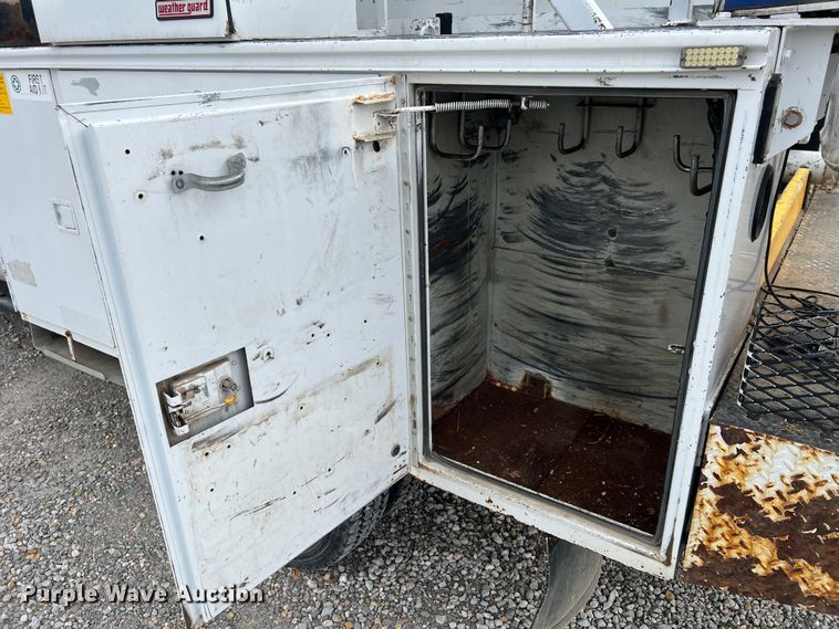 image for item JU9655 2011 Ford F550 Super Duty  bucket truck