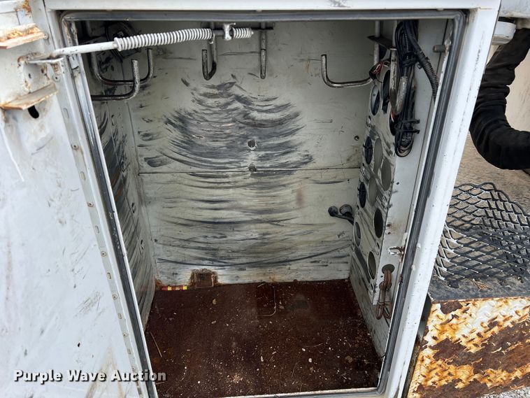 image for item JU9655 2011 Ford F550 Super Duty  bucket truck