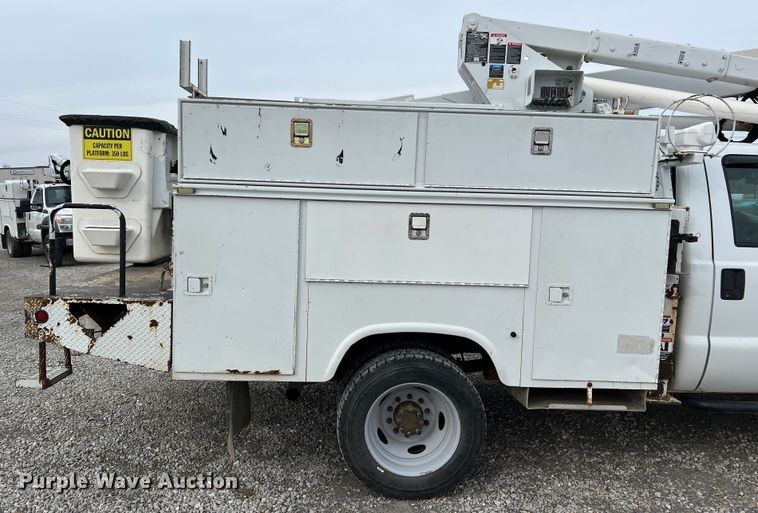 image for item JU9655 2011 Ford F550 Super Duty  bucket truck