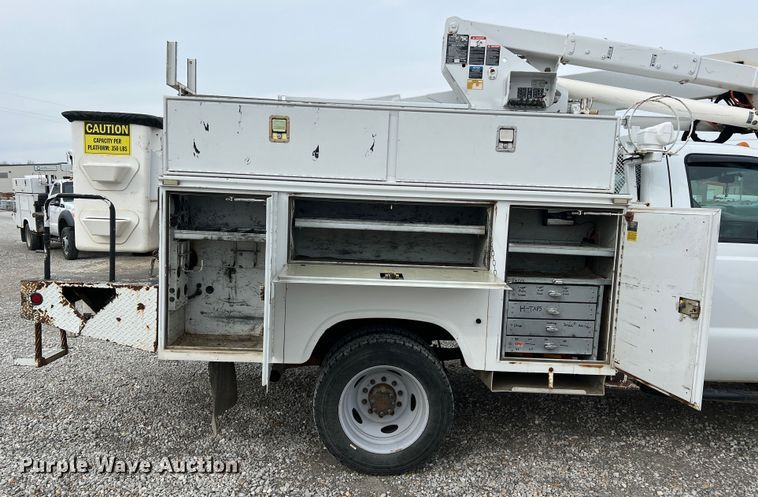 image for item JU9655 2011 Ford F550 Super Duty  bucket truck