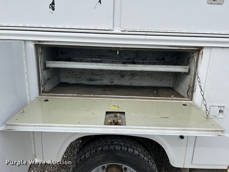 image for item JU9655 2011 Ford F550 Super Duty  bucket truck