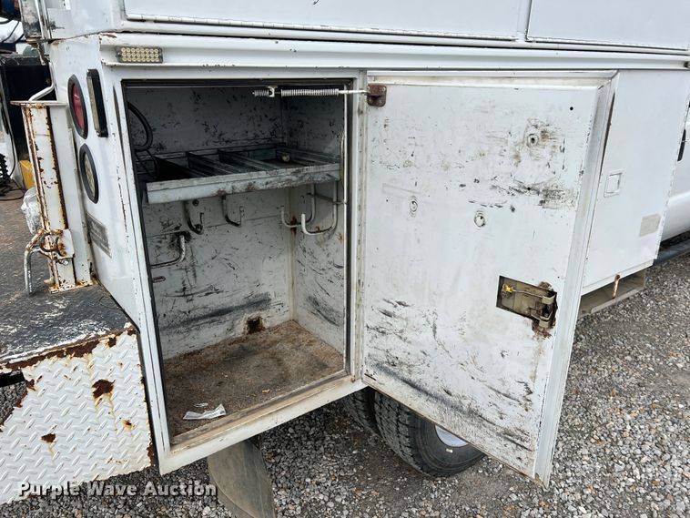 image for item JU9655 2011 Ford F550 Super Duty  bucket truck